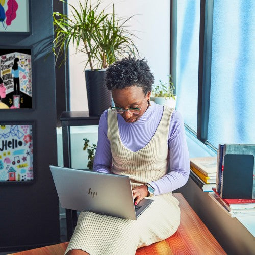 HP ZBook Firefly G11 Intel Core Ultra 7 165H Mobile workstation 14" Touchscreen WUXGA 32 GB DDR5-SDRAM 512 GB SSD NVIDIA RTX A500 Wi-Fi 6E (802.11ax) Windows 11 Pro Silver