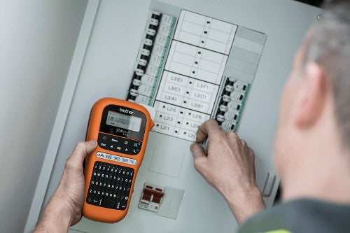 Brother PT-E110 label printer Thermal transfer 180 x 180 DPI 20 mm/sec HGe/TZe QWERTY