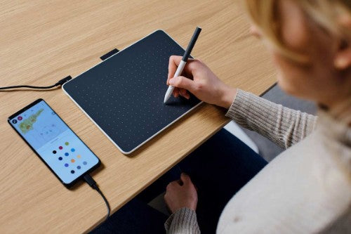 Wacom One M graphic tablet Black, White 8.5 x 5.31" (216 x 135 mm) USB/Bluetooth