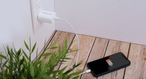 iogear GPAWC20W mobile device charger White Indoor